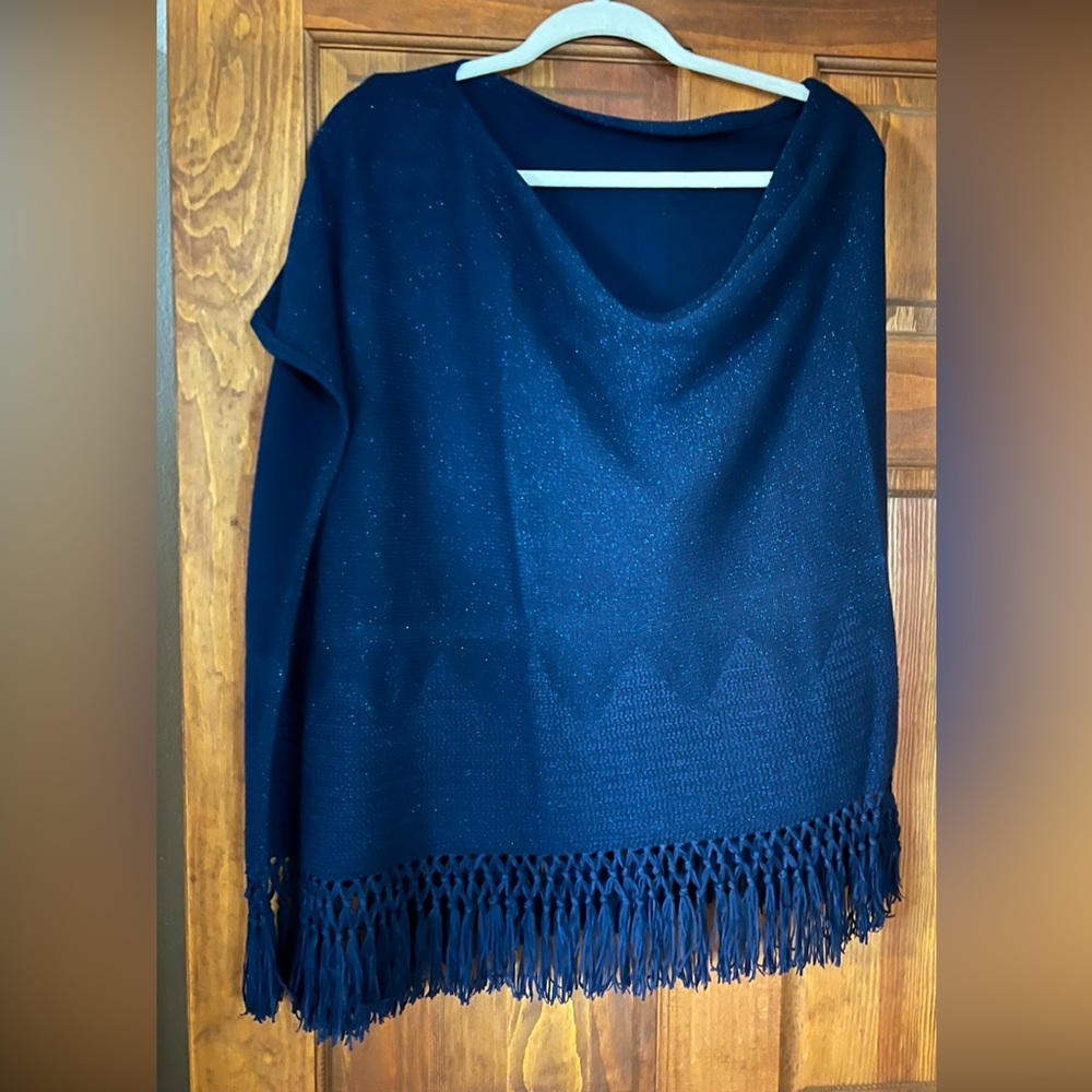 EUC Lilly Pulitzer Metallic poncho style  Wrap worn once